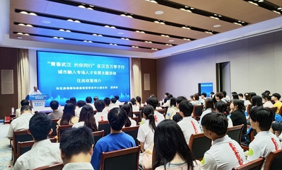 看房、逛展,大学生体验武汉安居服务