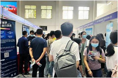 邗江区人社局赴武汉开展高校招才引智活动