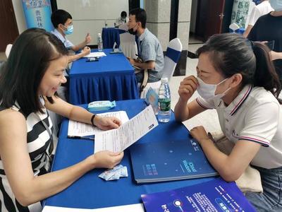 超2000个岗位直播带岗,名校人才直通车开进武汉大学