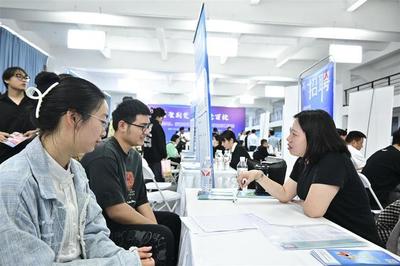 提供岗位800余个,云梦县、应城市组团到武汉工商学院招聘人才