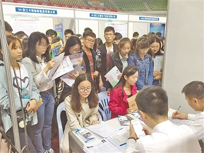 温州武汉人才招聘会举行 万名贤才渴望赴温展宏图